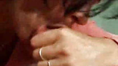 Hot chick sucks a big bokeb tete besar Maroko kemaluan
