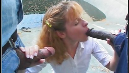 Gadis bokep tante susu besar manis mendapat dihancurkan oleh tiga cocks