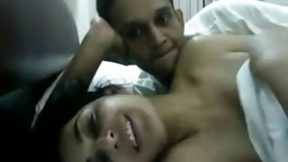 Hot pasangan aksi video sex payudara montok